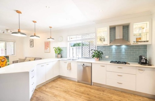 Burleigh Waters House | Burleigh Beach Oasis, Pool, 500m to Beach