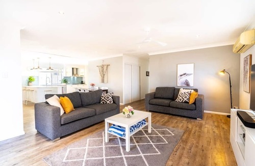 Burleigh Waters House | Burleigh Beach Oasis, Pool, 500m to Beach