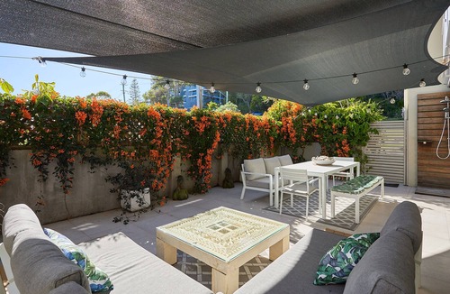 Burleigh Heads Apartment | Burleigh Beach Pad 100m from beach - stunning