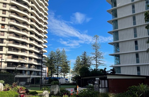 Burleigh Heads Apartment | BURLEIGH BEACH - Renovated Unit With Free WIFI