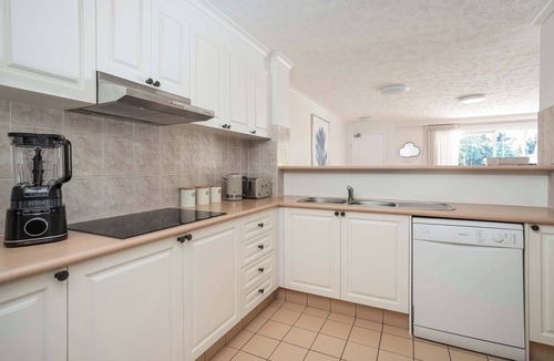 Burleigh Heads Apartment | Burleigh Heads Aptmnt Beach, Pool & Family Fun!