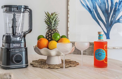 Burleigh Heads Apartment | Burleigh Heads Aptmnt Beach, Pool & Family Fun!
