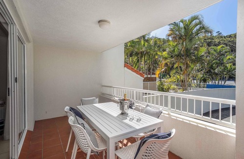 Burleigh Heads Apartment | Burleigh Heads Aptmnt Beach, Pool & Family Fun!