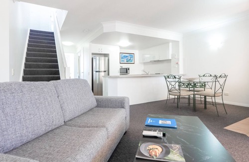 Burleigh Heads Apartment | Burleigh on the Beach Holiday Apartments