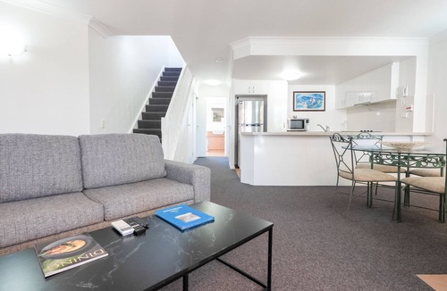 Burleigh Heads Apartment | Burleigh on the Beach Holiday Apartments