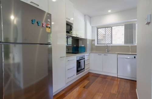 Burleigh Heads Apartment | Burleigh Point Beach Vibes Stylish and Modern