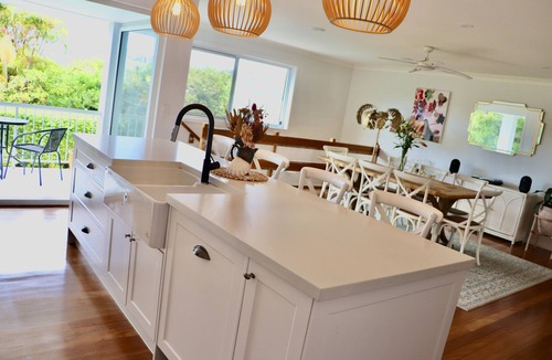 Burleigh Waters House | Burleigh Waters Oasis- Large Home Walking Distance to the Beach