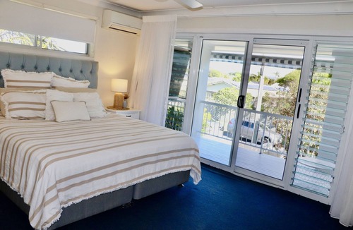 Burleigh Waters House | Burleigh Waters Oasis- Large Home Walking Distance to the Beach