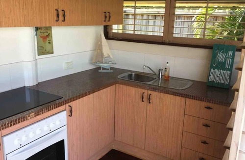 Burleigh Waters Apartment | Burleigh Waters Bungalow - a Real Tropical Oasis