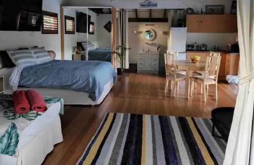 Burleigh Waters Apartment | Burleigh Waters Bungalow - a Real Tropical Oasis