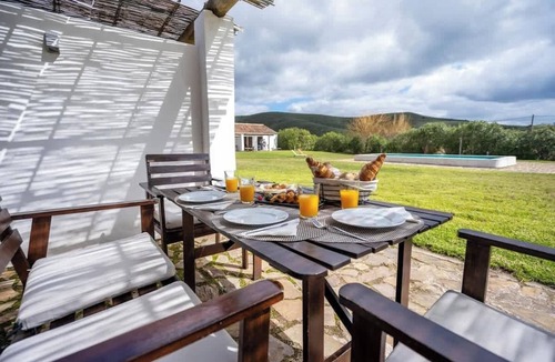 Portimao Apartment | Burro Ville by Host Wise - Peaceful House w/Pool