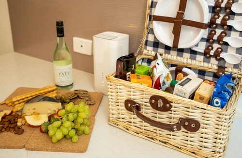 Parkwood House | Bushland Retreat just minutes to theme parks and shopping centers
