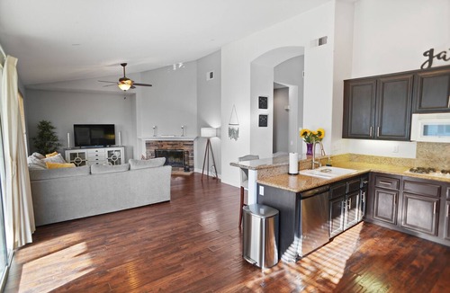 Canyon Country House | Business Rental in Beautiful and Safe Stone Crest Neighborhood