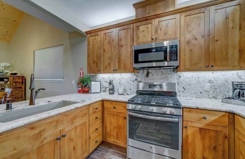 Mariposa House | Butterfly View Retreat + 45 Min to Yosemite
