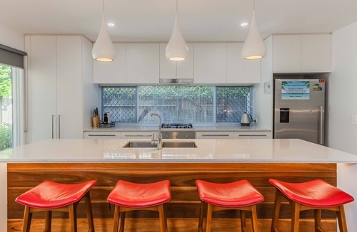 Byron Bay House | Byron Sunrise - 4 BR retreat with heated pool