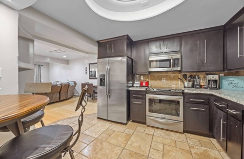 Avalon Condo | C53: Bahia Vista Stylish Condo, A/C, Newly Remodeled, King Bed, WIFI, and BBQ