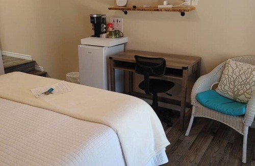 Ucluelet Hotel | Inner Cove - private ocean room, hot tub access