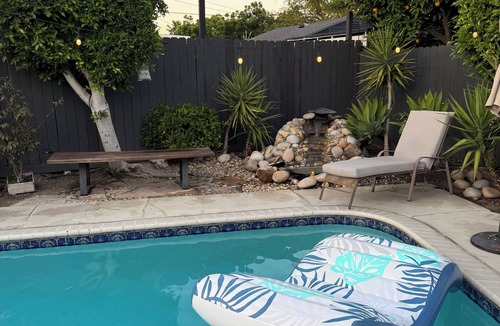 North Hollywood Cottage | CA Coolhouse Pool House next to NoHo West