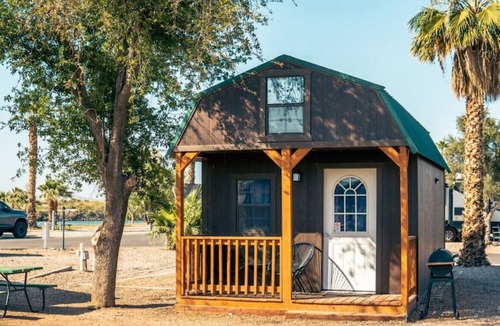 Ehrenberg Cabin | Cabin 10 · Deluxe Family Cabin