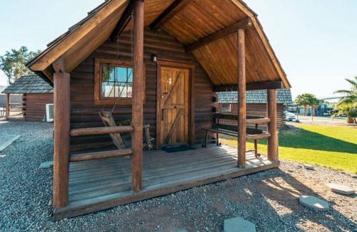 Ehrenberg Cabin | Cabin 4 · Cozy Studio Cabin!