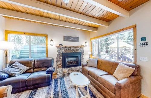 Tahoma House | Cabin in the woods close to beach & skiing with grill fireplace deck & W&D