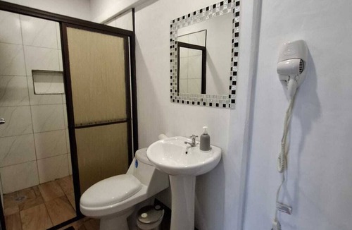 Hone Creek Hotel | Cabini Taz