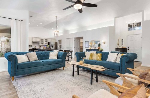 Visalia House | California Dream |4bd Family home, Fireplace, Pool
