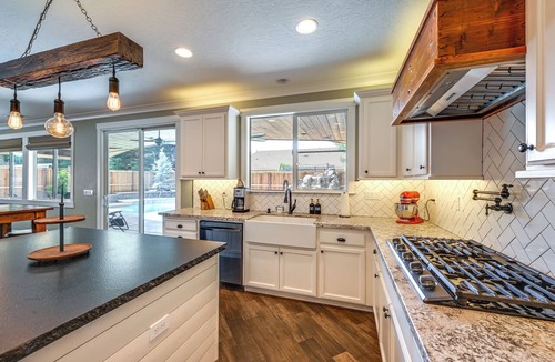 Visalia Cottage | California Vacation Rental w/Private Pool & Patio
