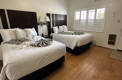 Cambria Hotel | Cambria Palms Motel