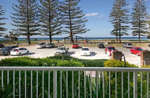 Mermaid Beach Apartment | Camden House - Hedges Avenue Ocean View