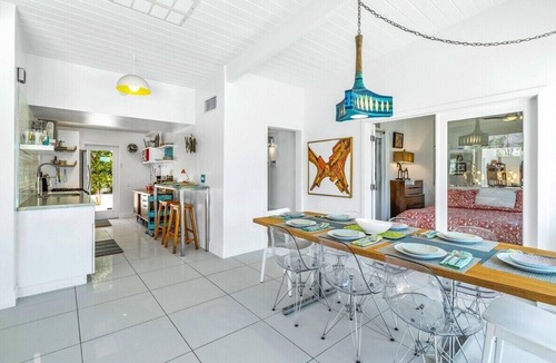 Racquet Club Estates House | Camp 1959 – Authentic 1959 Mid‑Century Retreat with Pool, Two Bonus Casitas & Mountain Views