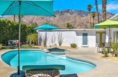 Racquet Club Estates House | Camp 1959 – Authentic 1959 Mid‑Century Retreat with Pool, Two Bonus Casitas & Mountain Views
