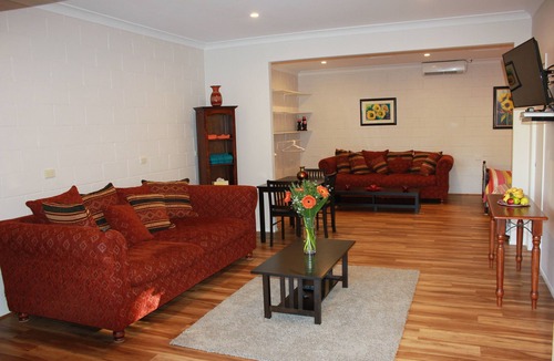 Camp Hill Cottage | Camp Hill Cottage (Studio)- Pet Friendly