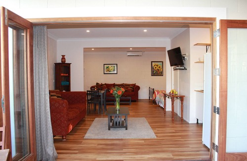 Camp Hill Cottage | Camp Hill Cottage (Studio)- Pet Friendly