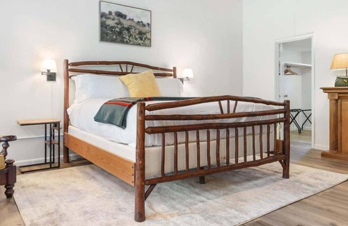 Springville Hotel | Camp Nelson Lodge | Room 6 | Sierra Nevada Retreat