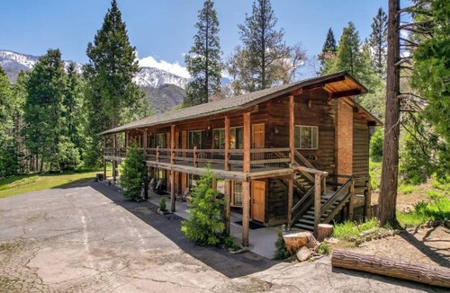 Springville Apartment | Camp Nelson Lodge Room 9
