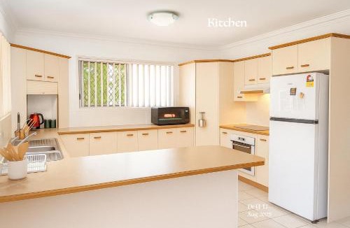 Banksia Beach House | Canal View Holiday-2Rooms-Guests Usable 120m2-Host Shared Property-No Tax Invoice