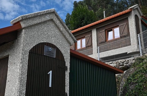 Guilhofrei Cottage | Canastro do Carvalho - Traditional granary adapted; unique construction