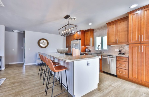 Allied Gardens House | Canyon Retreat|Chef Kitchen|Deck|Sunrise Views