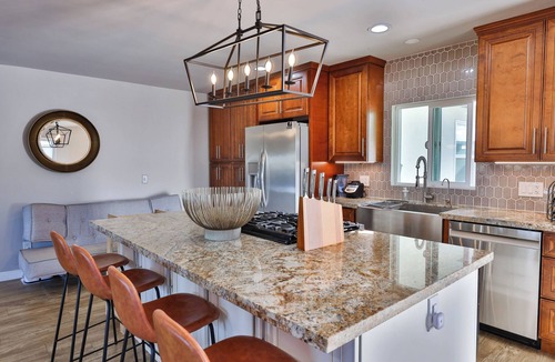 Allied Gardens House | Canyon Retreat|Chef Kitchen|Deck|Sunrise Views