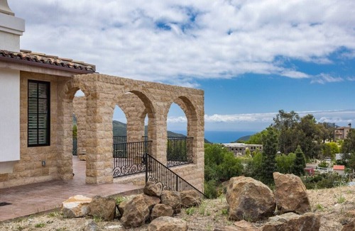 Malibu House | Canyon & Vine | Malibu Haven Ocean & Canyon Views