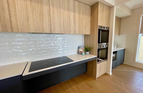 Surfers Paradise House | Capri Waterfront Resort-Style 5BR & Pool