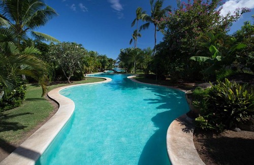 Punaauia Apartment | Carlton Plage PK18 White Sand Beach Pool 2BR2BA fiber Wi-Fi AC