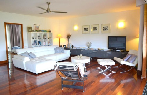 Punaauia Apartment | Carlton Plage PK18 White Sand Beach Pool 2BR2BA fiber Wi-Fi AC