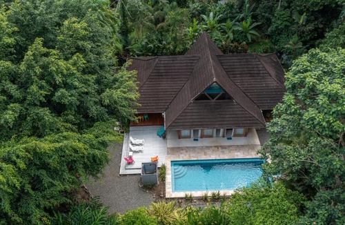 Chiguata Ski Chalet | Casa Ambar - Luxury Jungle Villa with Pool near Chiquita Beach