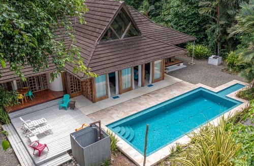 Chiguata Ski Chalet | Casa Ambar - Luxury Jungle Villa with Pool near Chiquita Beach