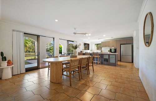 Banksia Beach House | Casa Banksia | Waterfront Ocean Views | Huge Pool
