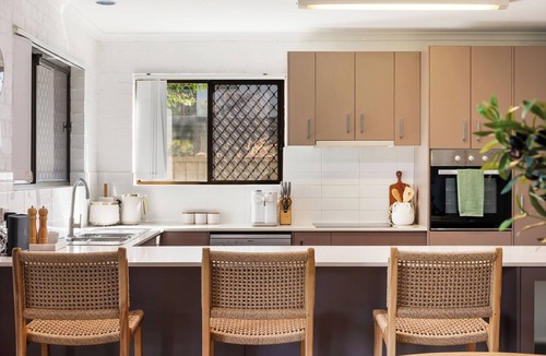 Banksia Beach House | Casa Banksia | Waterfront Ocean Views | Huge Pool