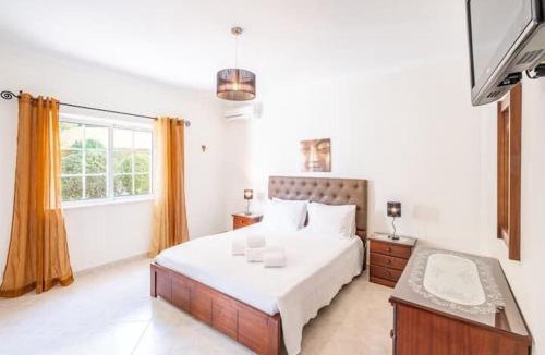 Estombar House | Casa Bella Vista - Fantastic spacious villa with beautiful views views of the Algarvian mountains, Monchique