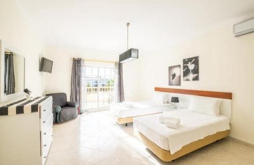 Estombar House | Casa Bella Vista - Fantastic spacious villa with beautiful views views of the Algarvian mountains, Monchique